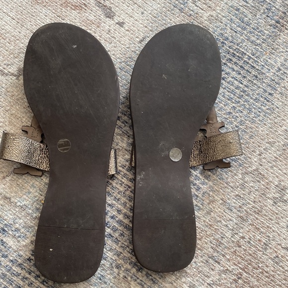 Tory Burch Pebbled Metallic Gunmetal Leather flip flop Flat Sandal Sandals 7 - Picture 4 of 8